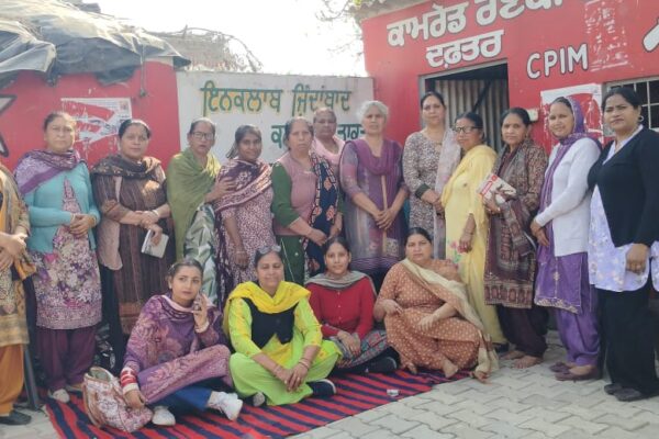 ਆਂਗਨਵਾੜੀ ਮੁਲਾਜ਼ਮ ਯੂਨੀਅਨ ਪੰਜਾਬ ਸੀਟੂ ਵੱਲੋਂ ਲਟਕਦੀਆਂ ਮੰਗਾਂ ਨੂੰ ਲੈ ਕੇ ਵਿਭਾਗੀ ਮੰਤਰੀ ਦਾ ਘਿਰਾਓ।